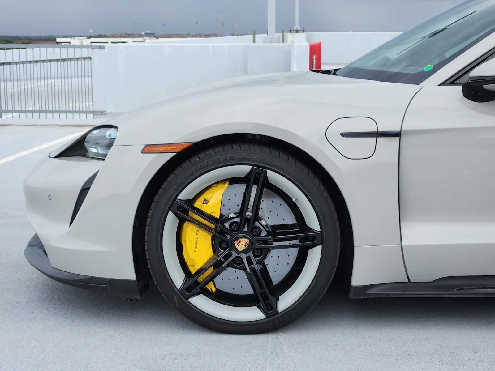 2021 Porsche Taycan Turbo S - Photo 9