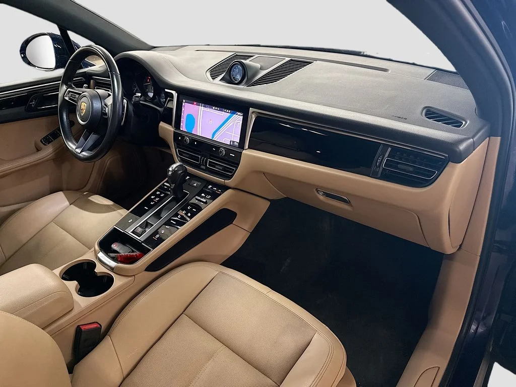 Used 2022  Porsche Base image 30
