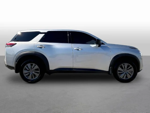 Used 2025 Silver Nissan S image 8