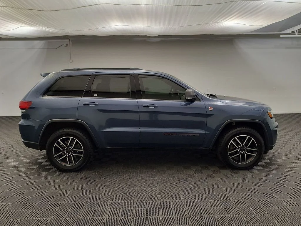 Used 2020 Slate Blue Pearlcoat Jeep Trailhawk image 8