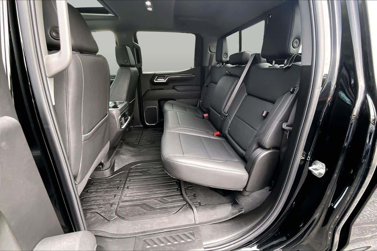 Used 2025 Onyx Black GMC SLT image 21
