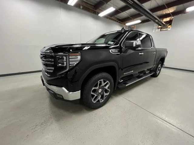New 2026 Onyx Black GMC SLT image 4