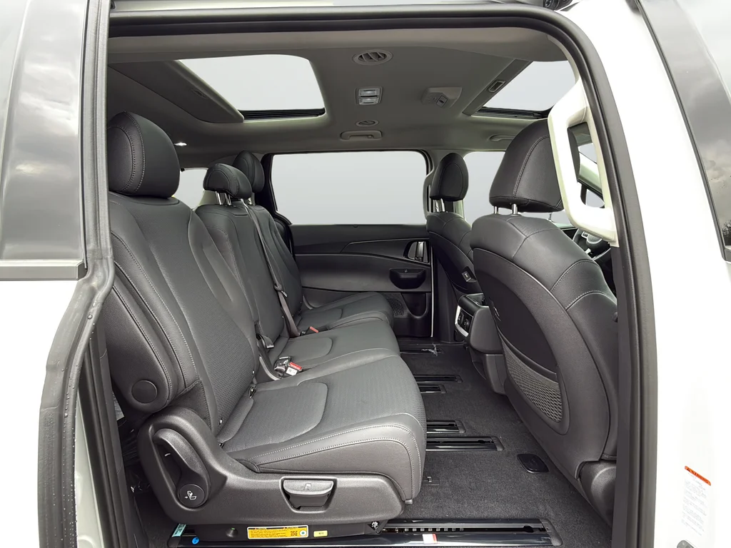 New 2026 Snow White Pearl Kia SX Prestige image 10