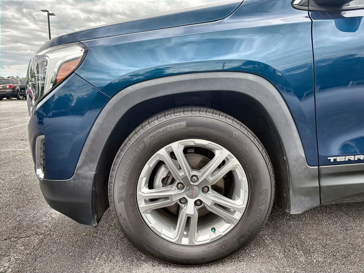 Used 2019 BLUE EMERALD METALLIC GMC SLE image 28