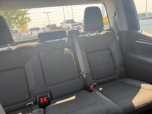 Used 2025 White GMC Elevation image 19