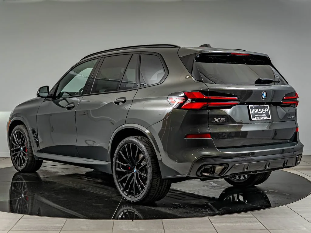 New 2026 Dravit Grey Metallic BMW xDrive40i image 7