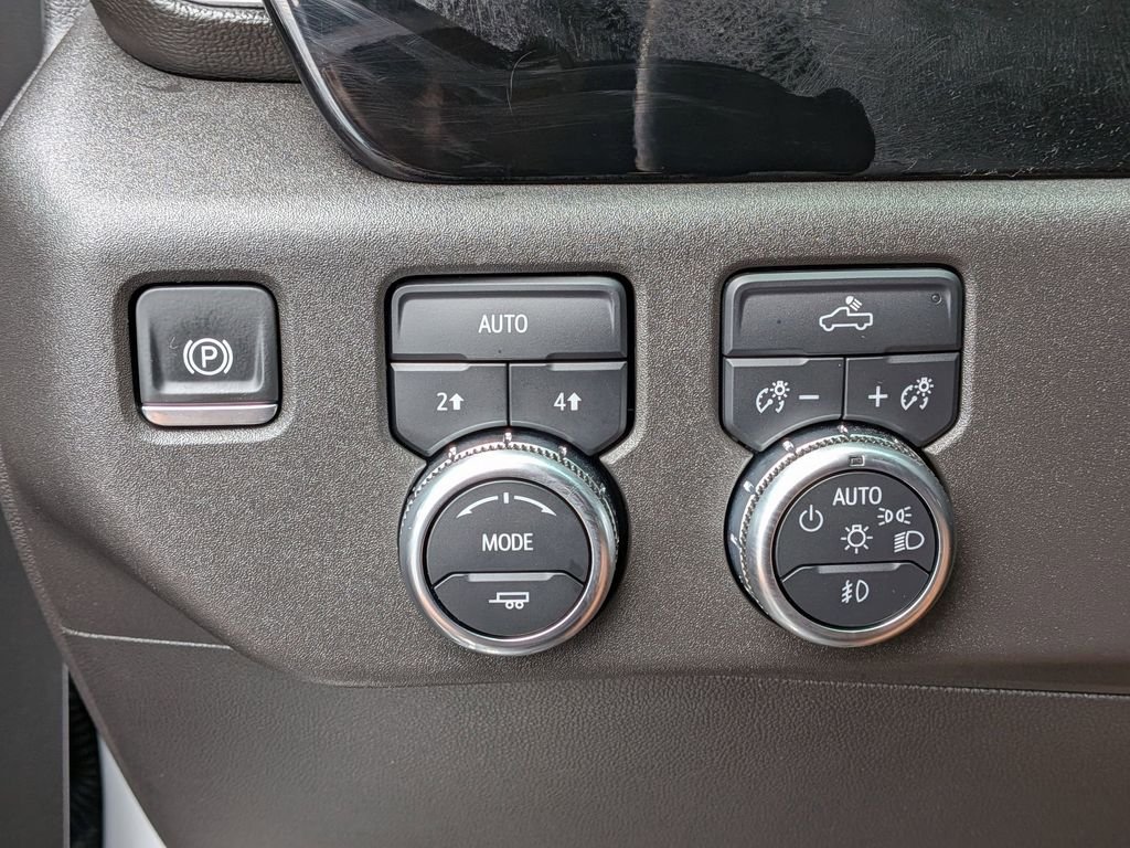 Used 2024 White GMC Elevation image 22