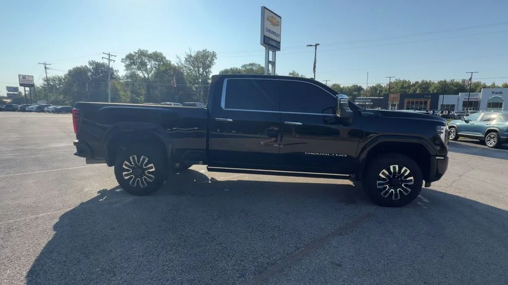 Used 2024 Black GMC Denali Ultimate image 9