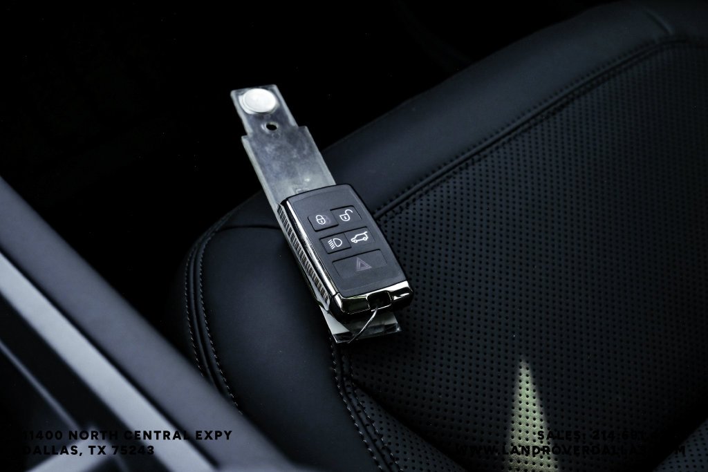 New 2026 Fuji White Land Rover X-Dynamic SE image 51