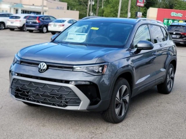 2025 Volkswagen Taos SE - Photo 8