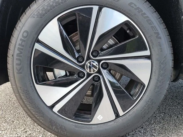 2025 Volkswagen Taos SE - Photo 11