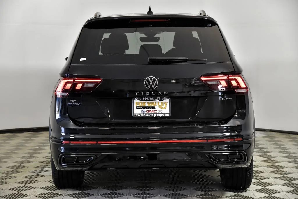 Certified Used 2024  Volkswagen 2.0T SE R-Line Black image 5