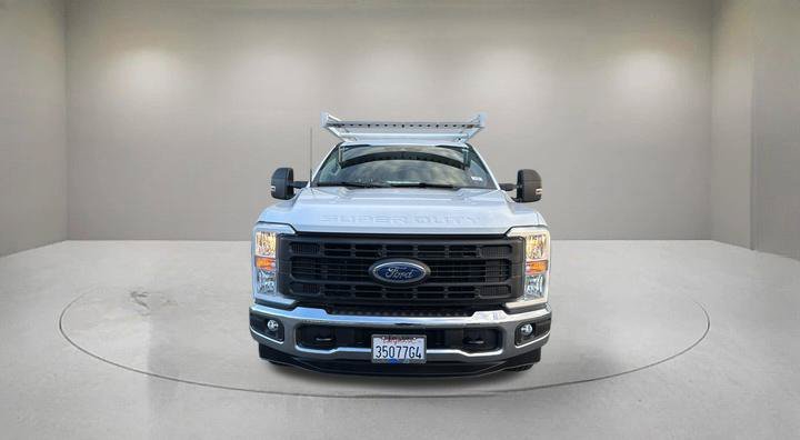 Used 2025 White Ford XL image 2