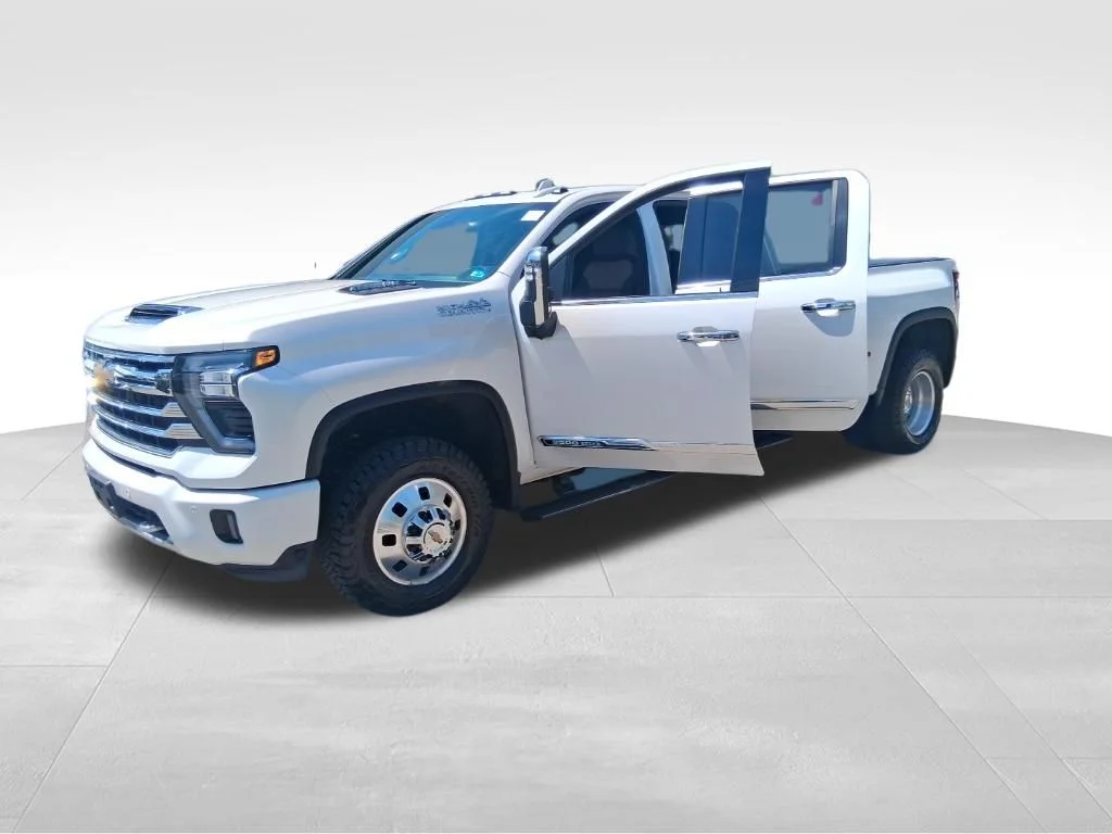 Used 2024 Beige Chevrolet High Country image 26