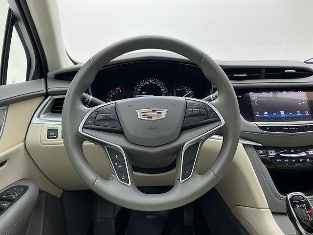 Certified Used 2017 Crystal White Tricoat Cadillac Luxury AWD image 21
