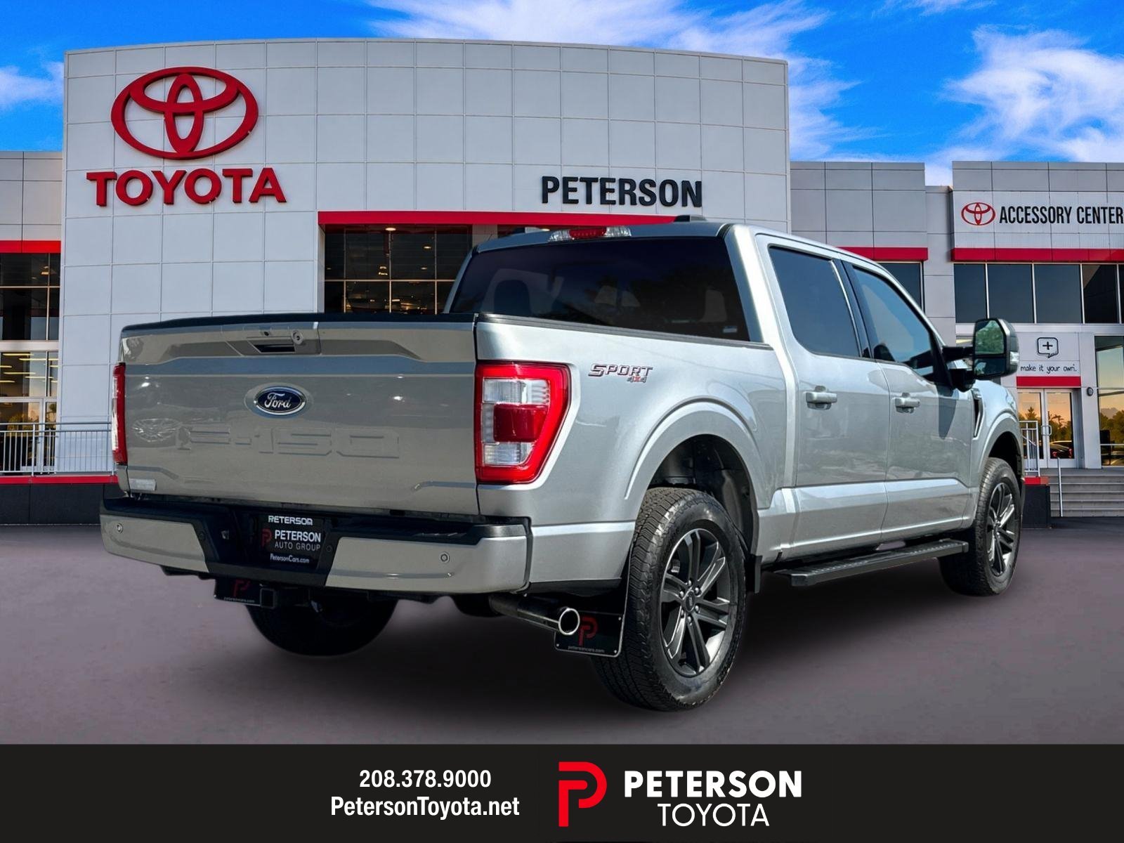 Used 2023  Ford Lariat image 3