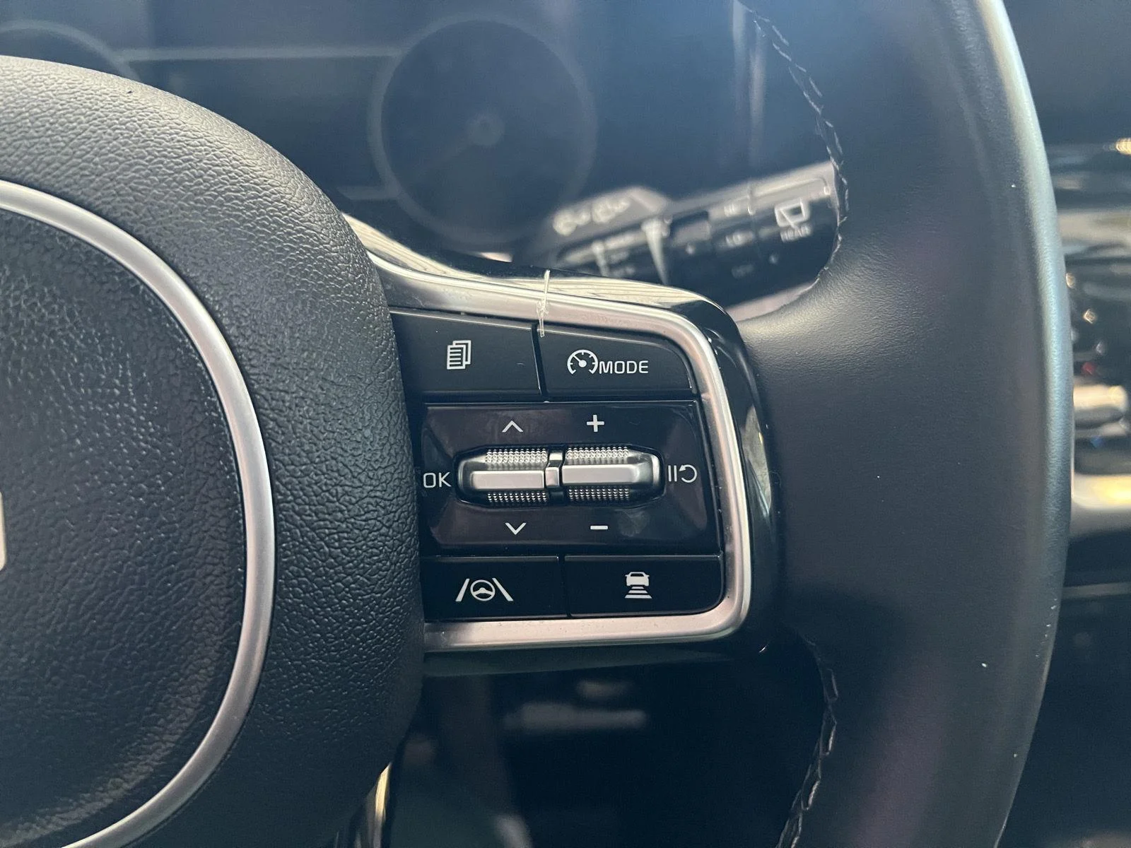 Used 2022 Glacial White Pearl Kia SX image 24