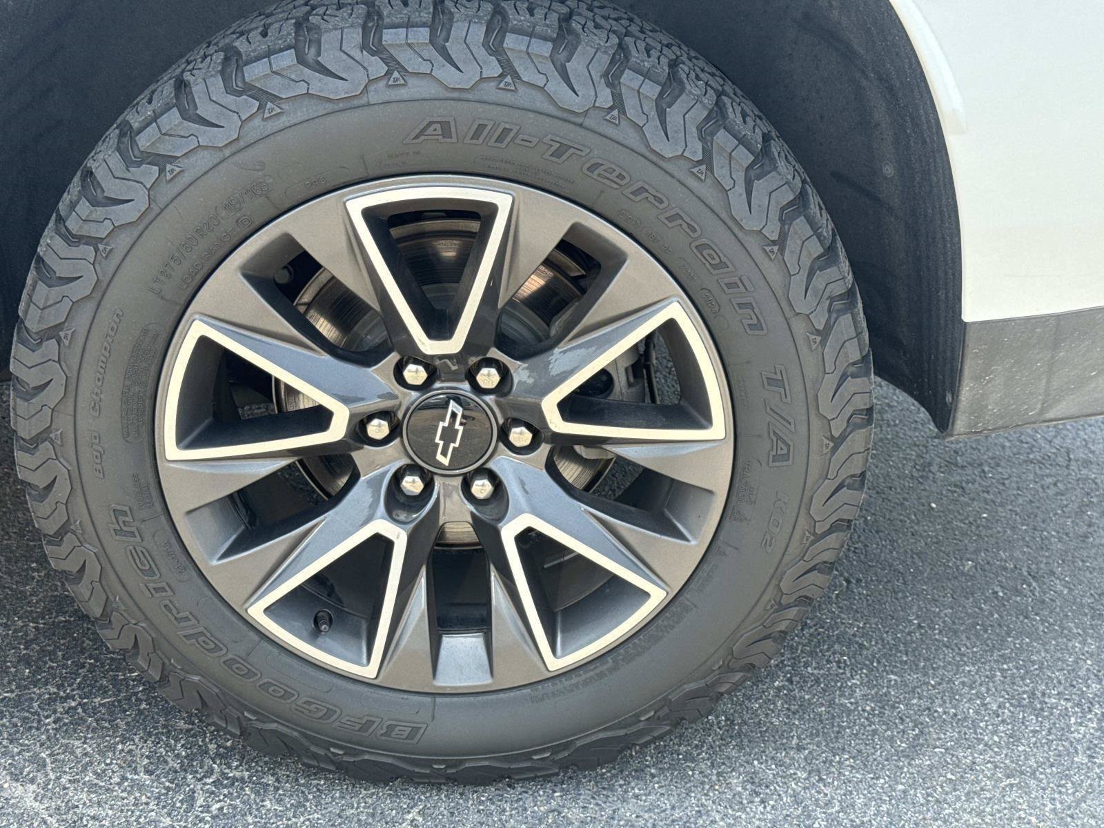 Used 2022 White Chevrolet Z71 image 29