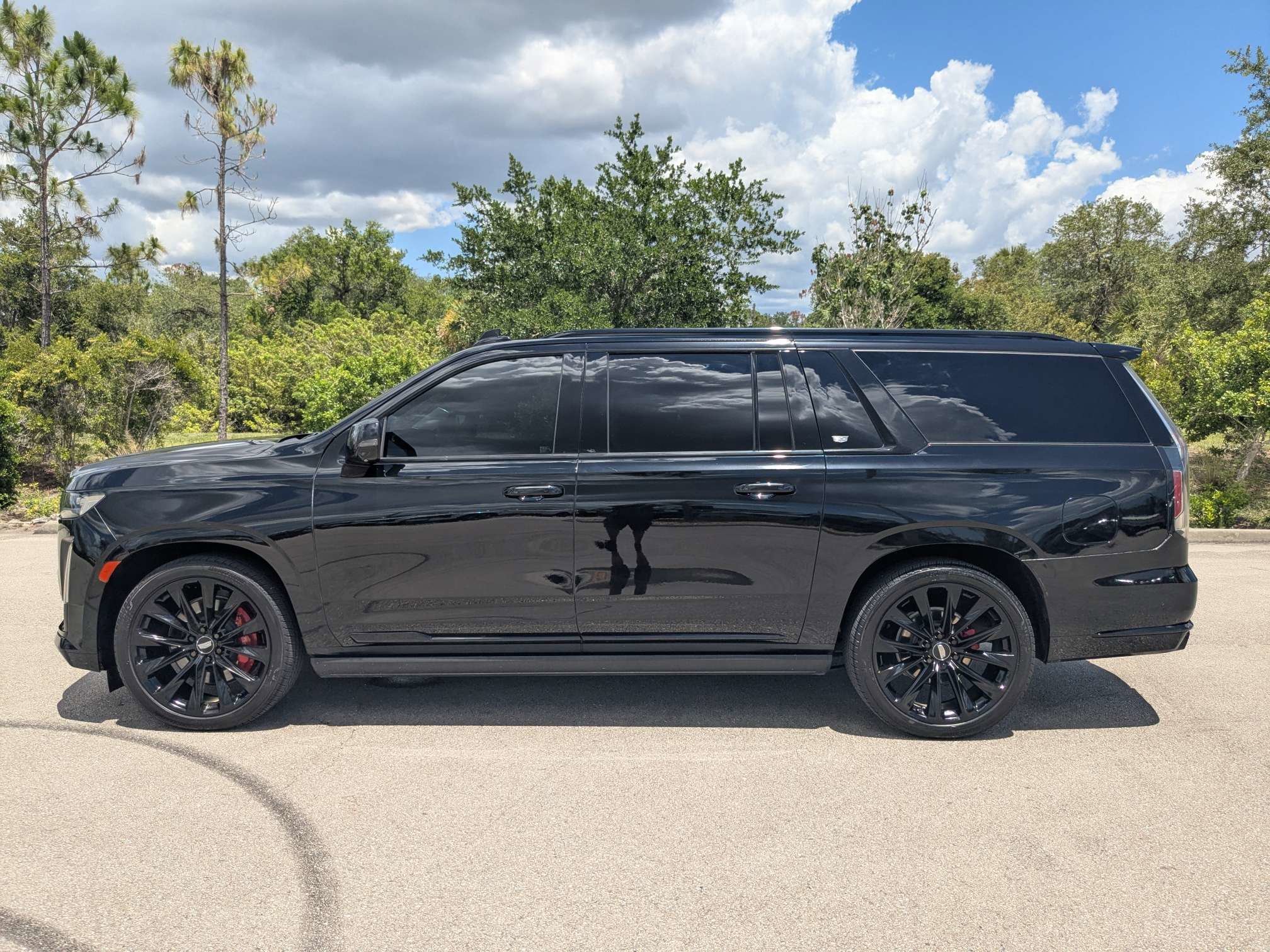 Used 2022 Black Raven Cadillac Sport image 8