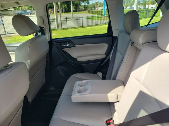 Used 2018 Silver Subaru 2.5i Limited image 28