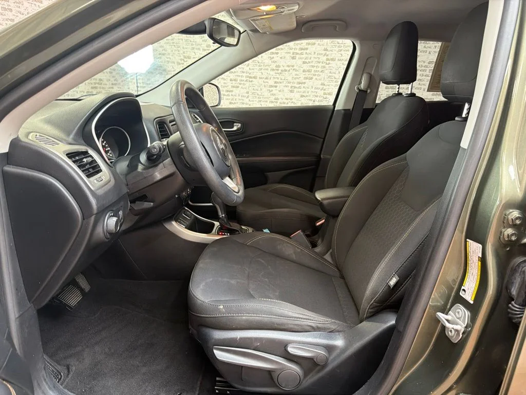 Used 2018 Olive Green Pearlcoat Jeep Sport image 25