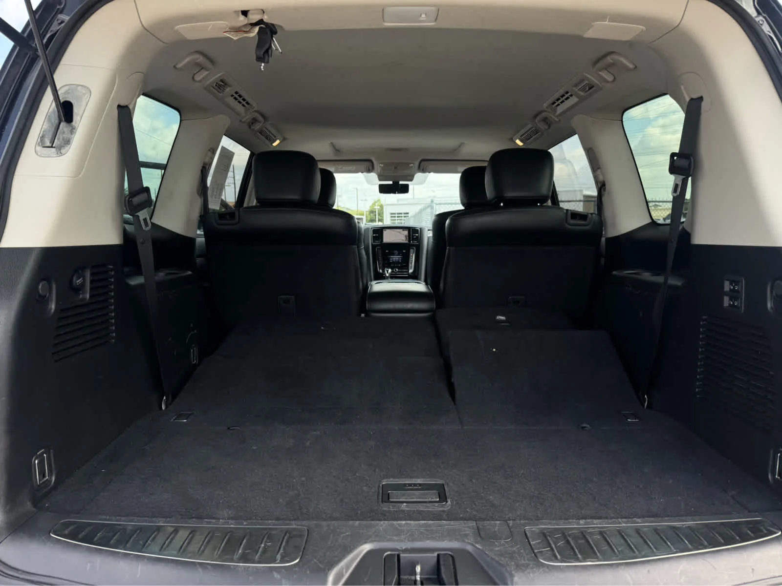Used 2020 Black Obsidian INFINITI LUXE image 28