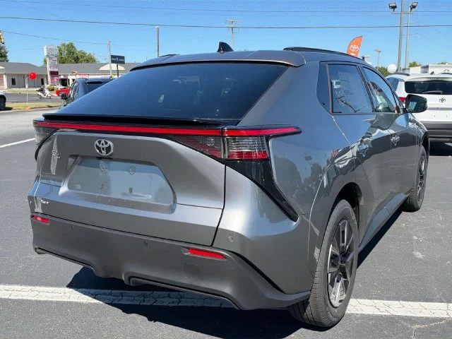 New 2027 Heavy Metal Toyota XLE image 3