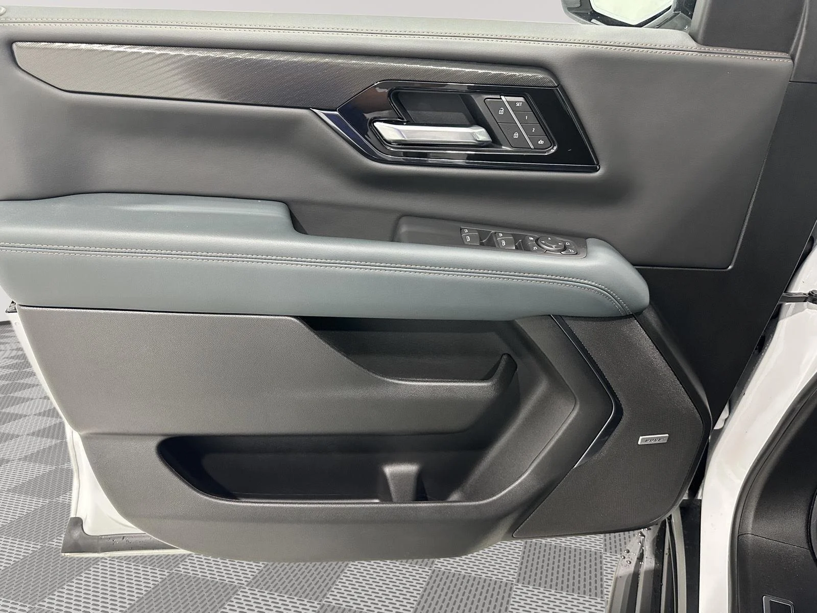 Used 2026 Summit White GMC AT4 image 21