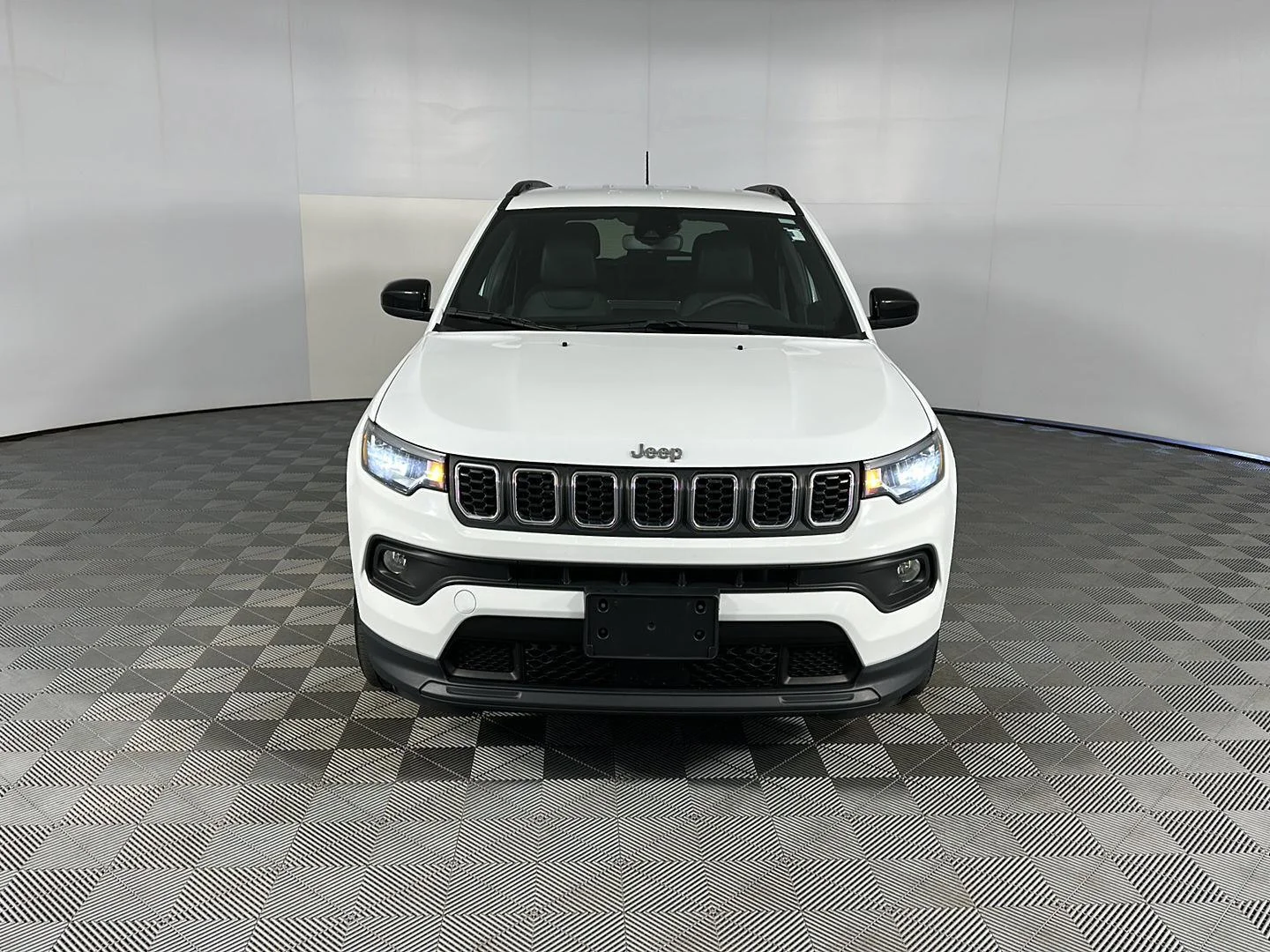 Used 2024 Bright White Clearcoat Jeep Latitude image 5