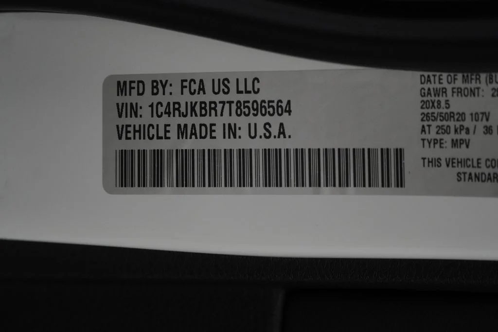 New 2026 Bright White Clear-Coat Exterior Paint Jeep Limited image 42