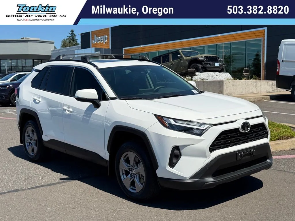 Used 2025 Ice Toyota XLE image 1