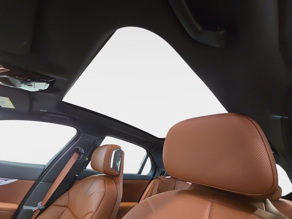 2026 BMW 7 Series 750e - Photo 20