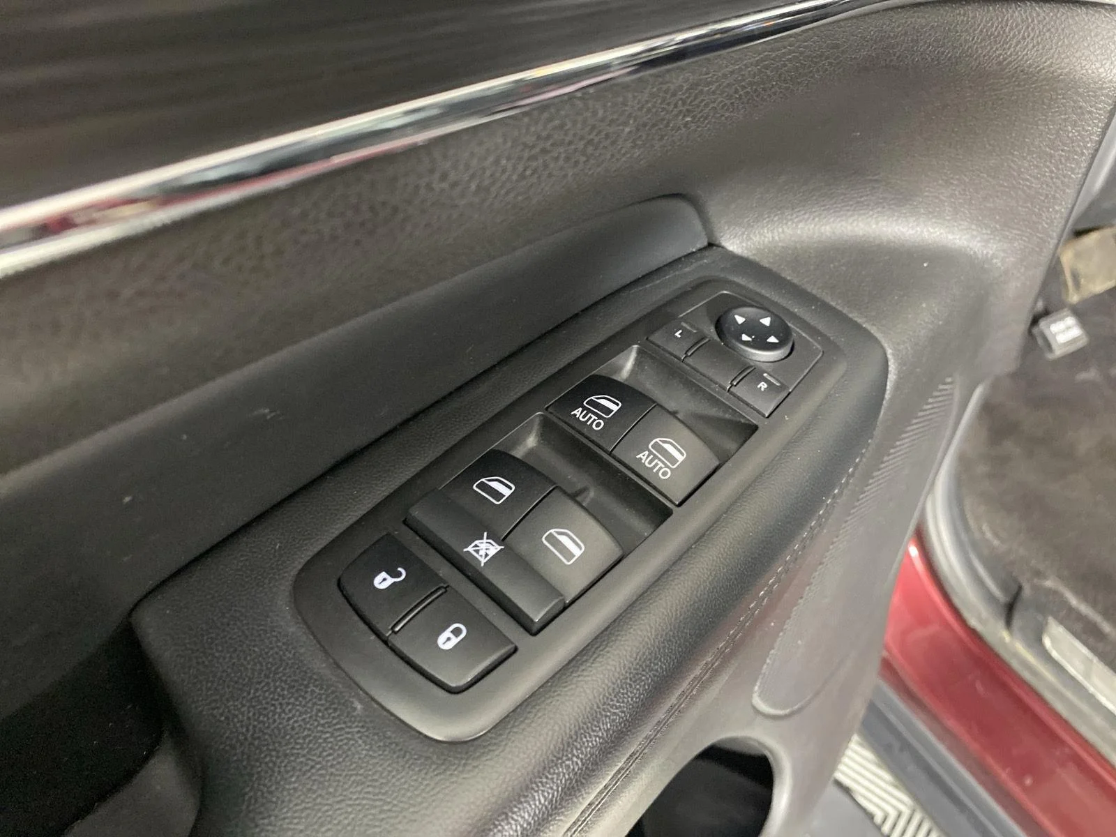 Used 2019 Velvet Red Pearlcoat Jeep Limited image 27