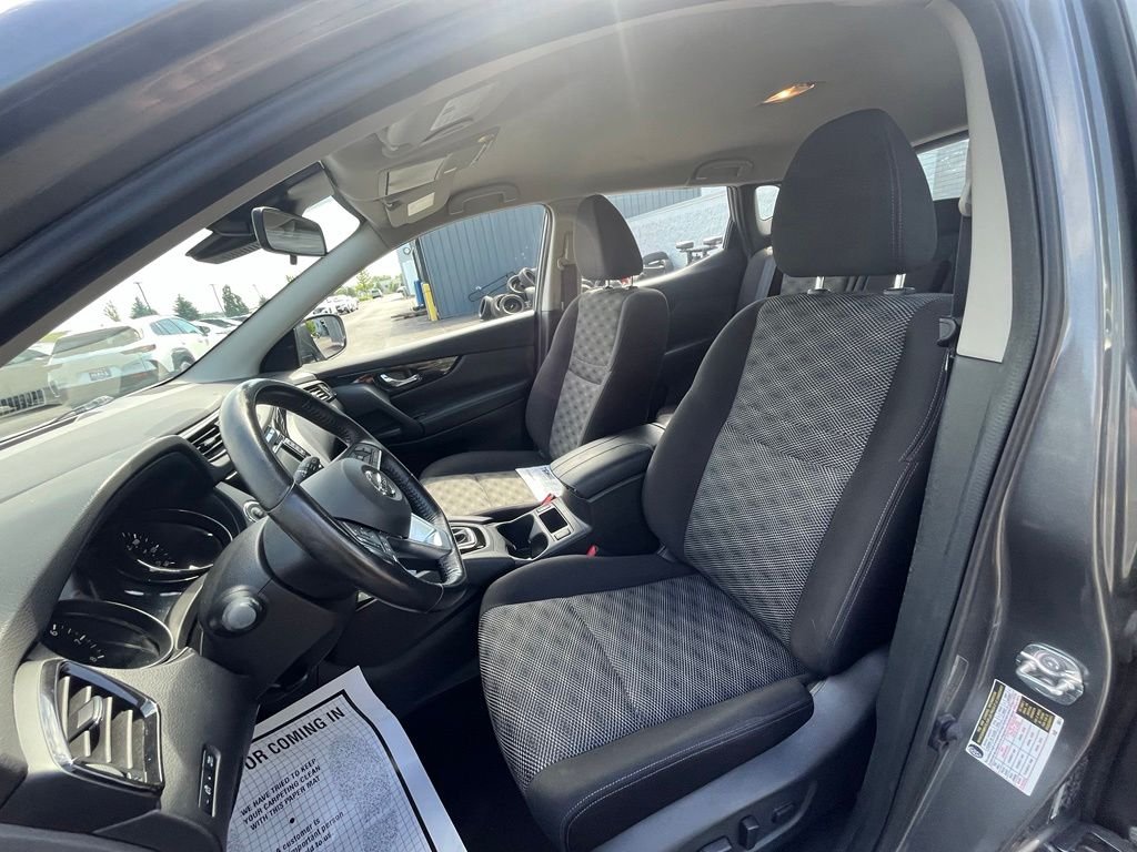 Used 2019 Gray Nissan SV image 10