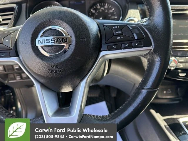 Used 2018 Green Nissan SV image 16