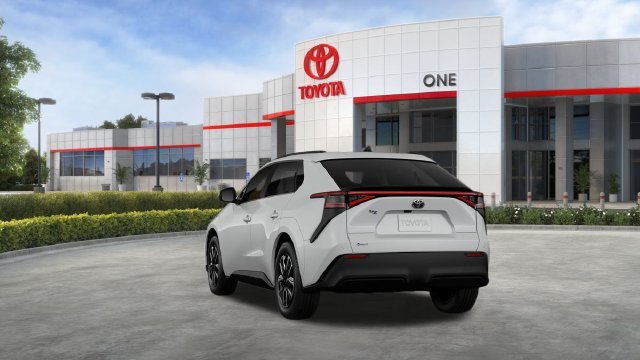 New 2027 Wind Chill Pearl <sup>1</sup> Toyota  XLE image 10