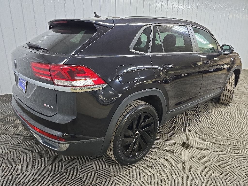 Used 2022 Deep Black Volkswagen 3.6L V6 SE w/Technology image 10