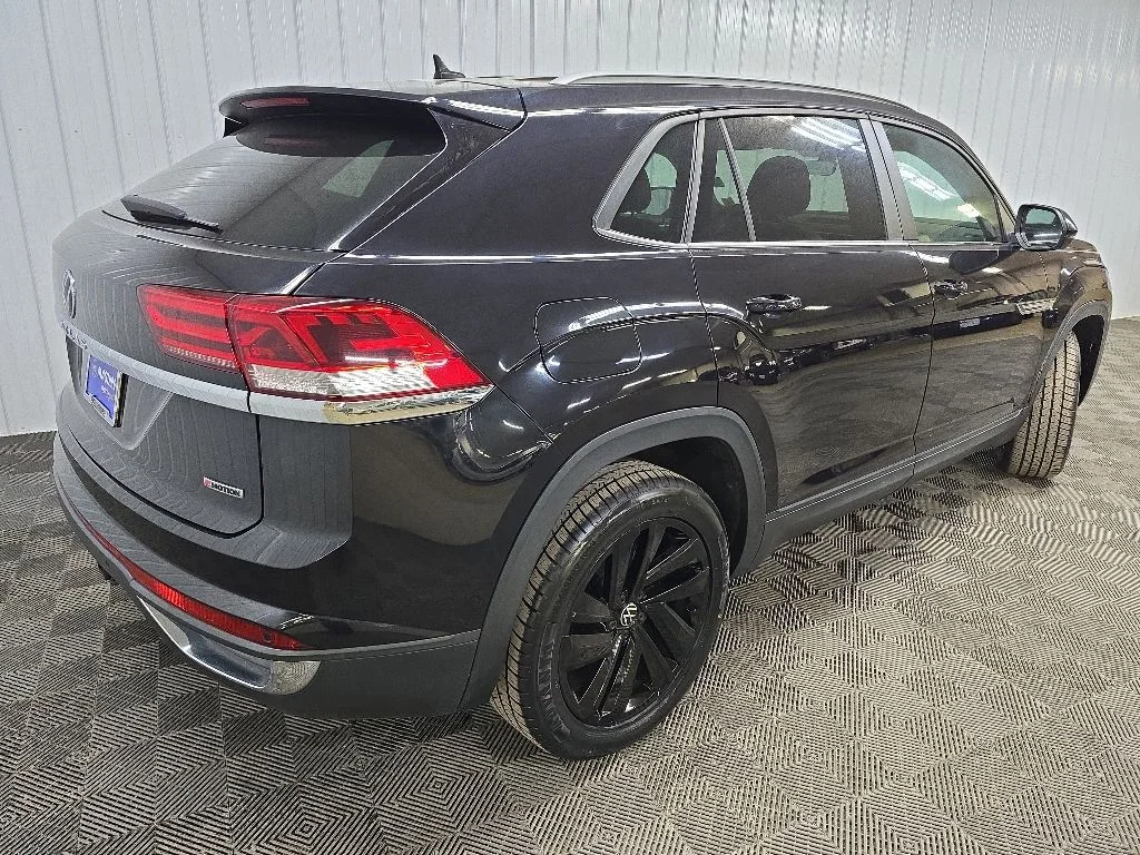 Used 2022 Black Volkswagen 3.6L V6 SE w/Technology image 10