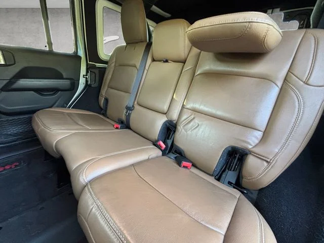 Used 2020 Silver Jeep Unlimited Rubicon image 23