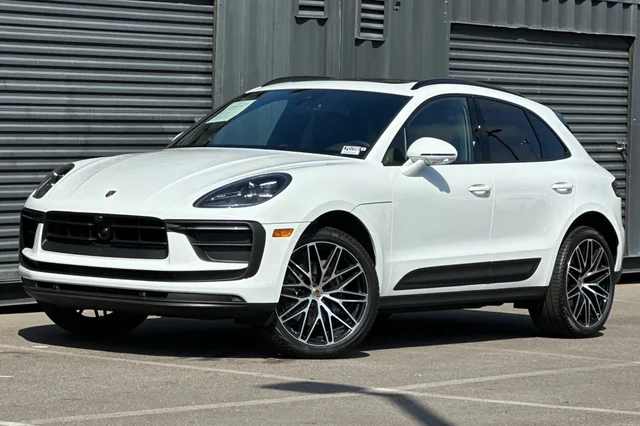 2026 Porsche Macan AWD