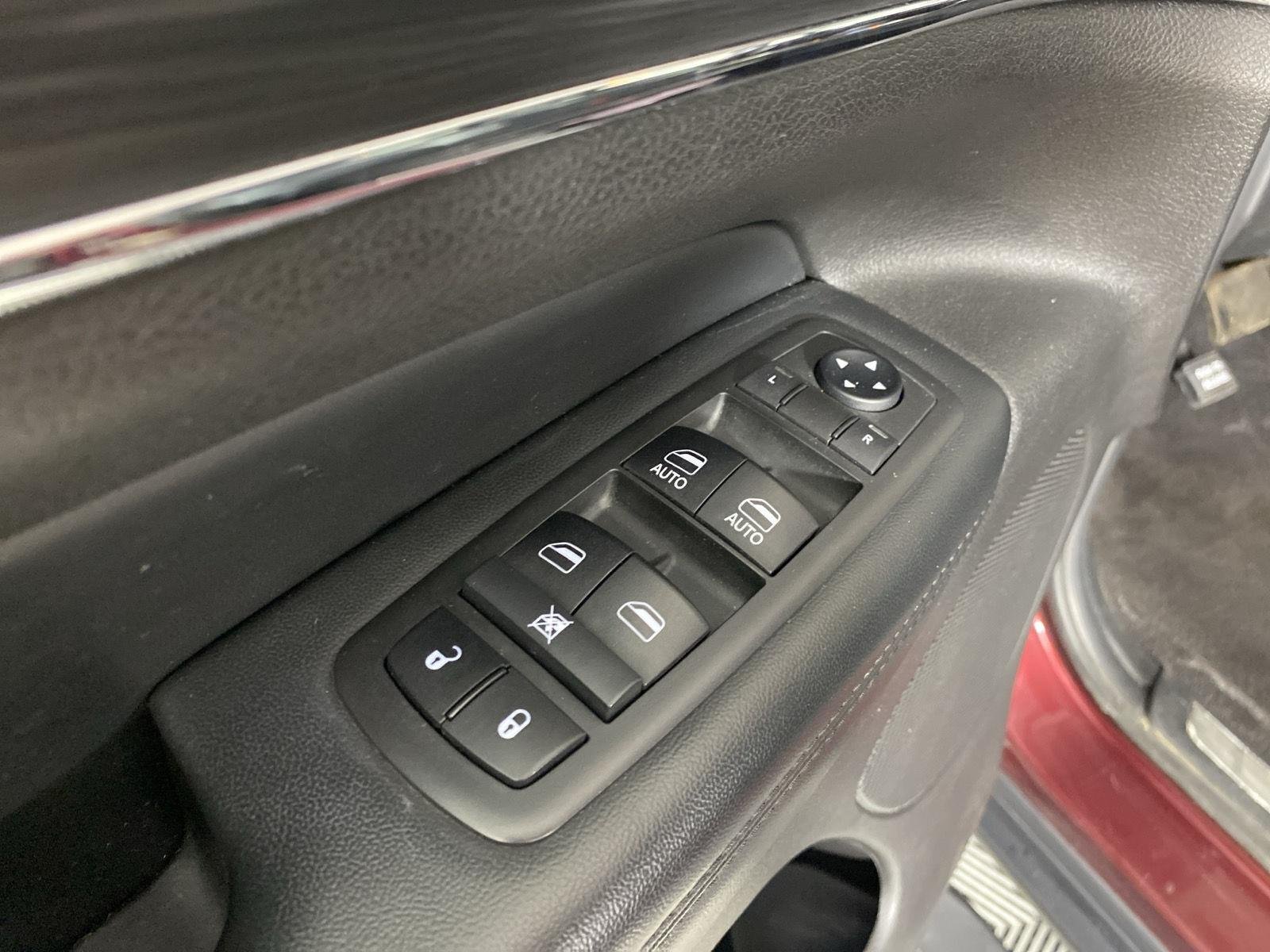 Used 2019 Velvet Red Pearlcoat Jeep Limited image 27