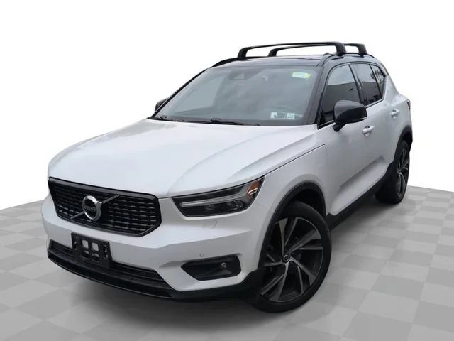 2022 Volvo XC40 T5 R-Design AWD's photo