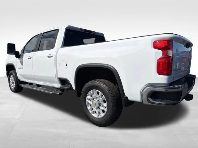 Used 2022 Summit White Chevrolet LT image 3