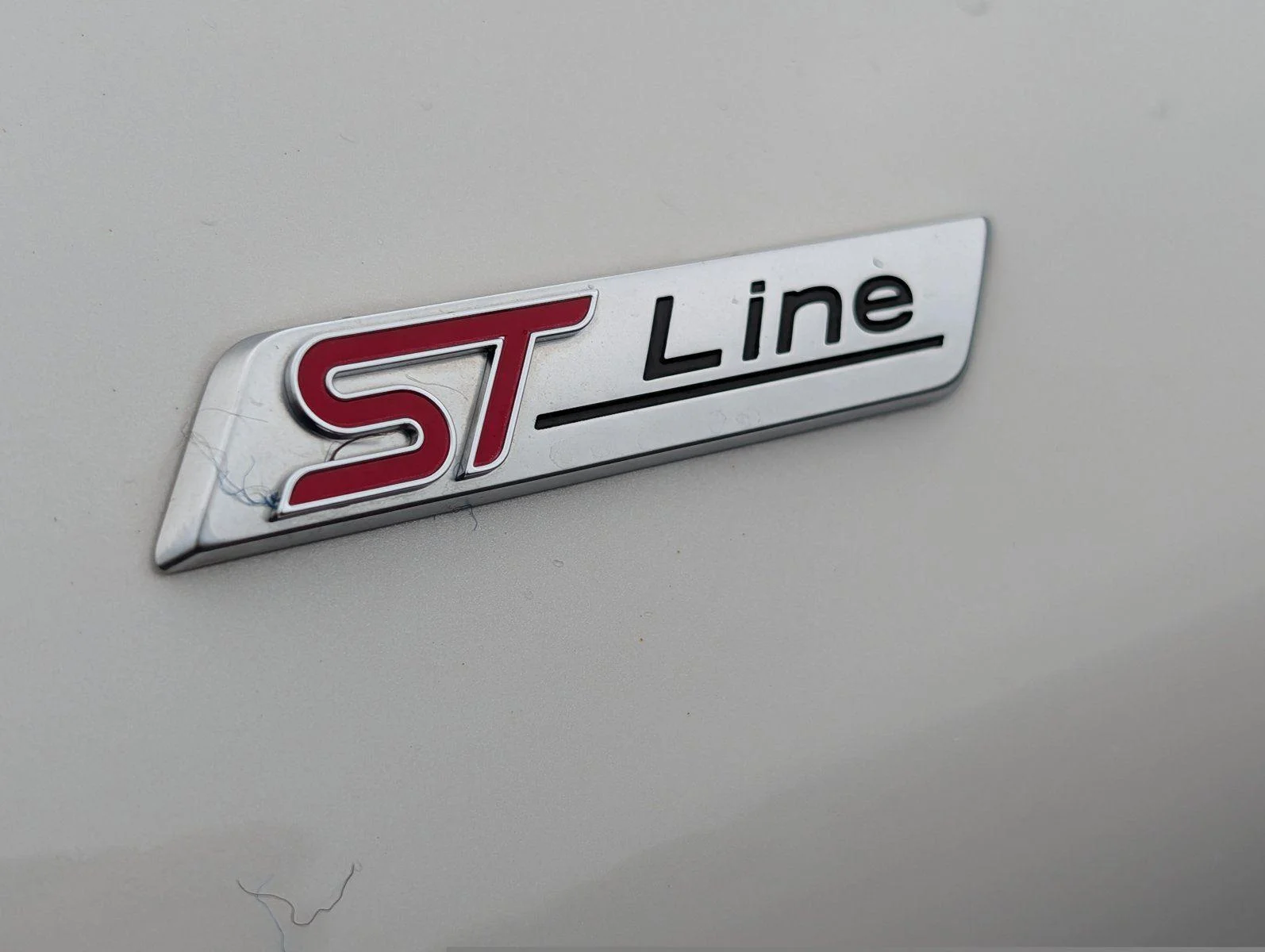 Used 2022 Star White Metallic Tri-Coat Ford ST-Line image 10