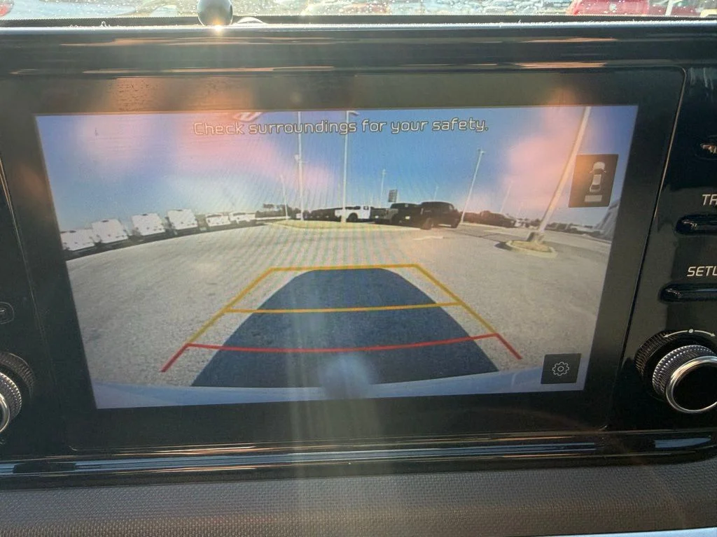 Used 2021 White Kia LXS image 20