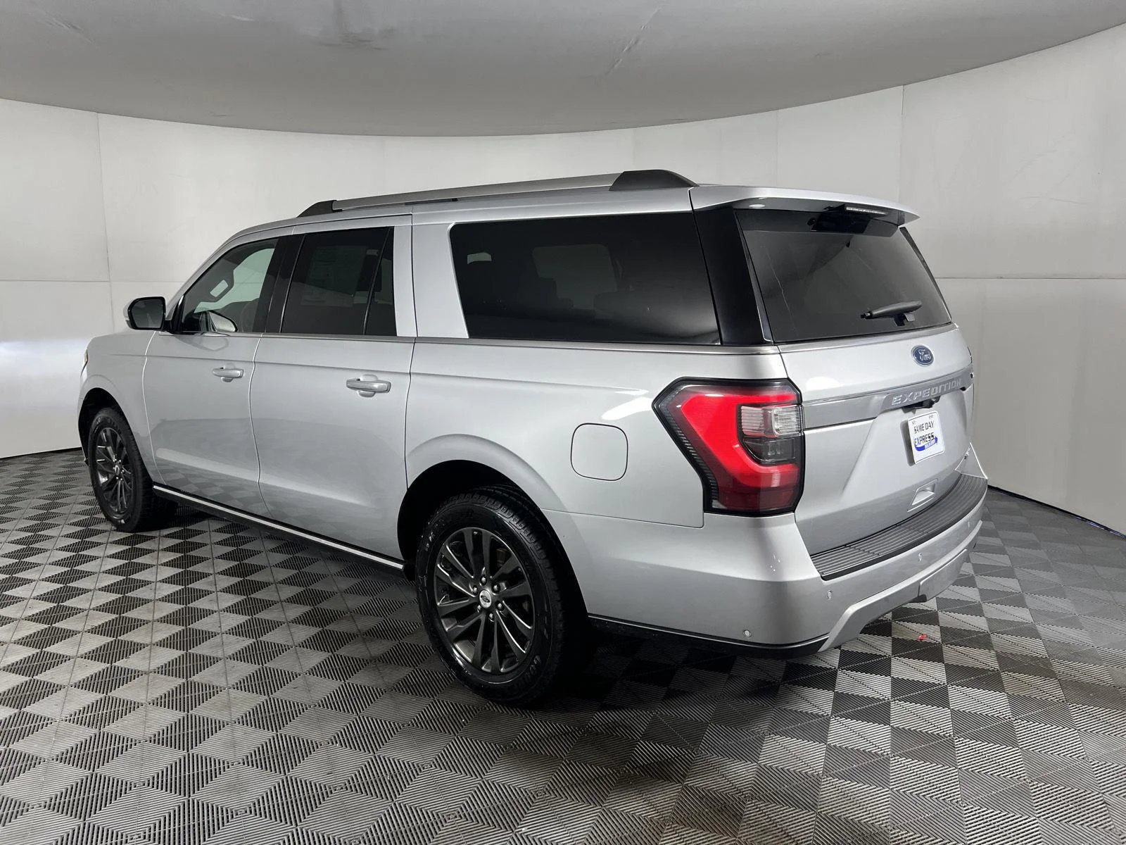 Used 2019 Ingot Silver Ford Limited image 8