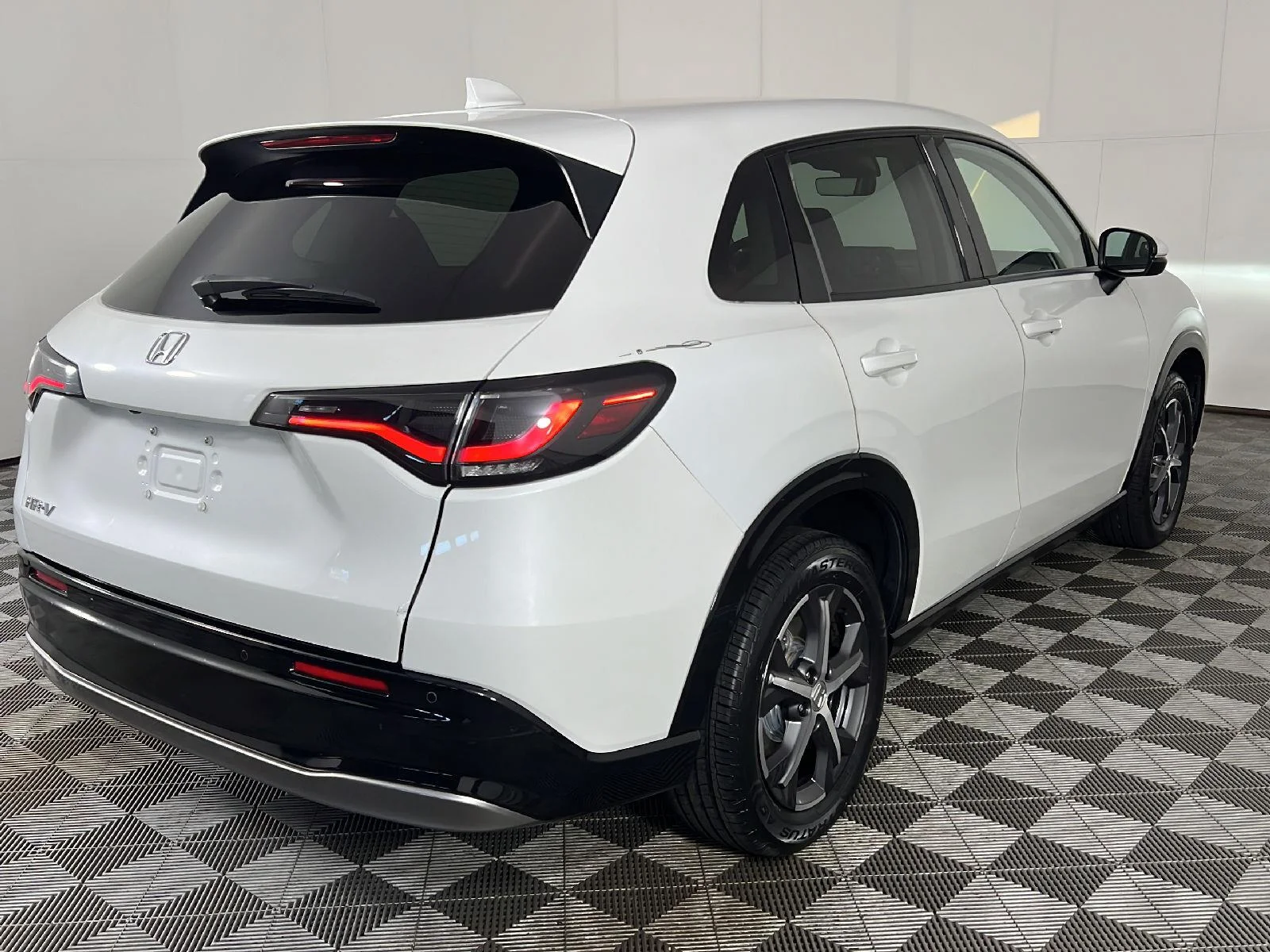Used 2023 Platinum White Pearl Honda EX-L image 20