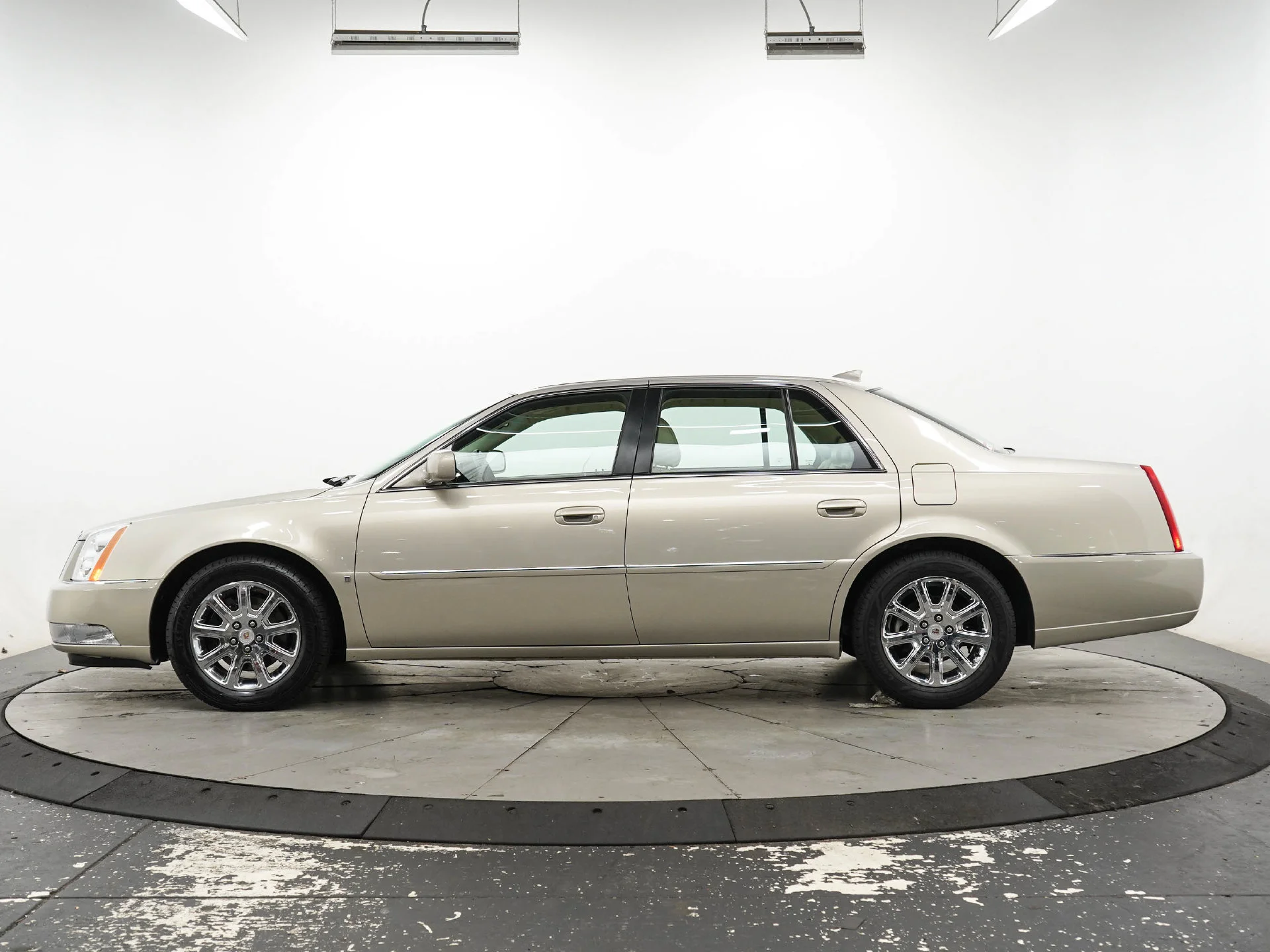 Used 2009 Cadillac DTS 1SB with VIN 1G6KD57Y49U126649 for sale in Wayzata, Minnesota