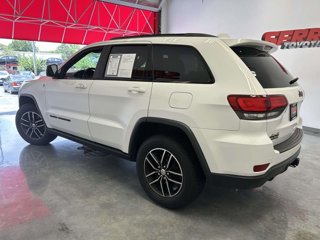 Used 2018 White Jeep Trailhawk image 6