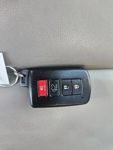 Used 2019 Silver Toyota XLE image 29